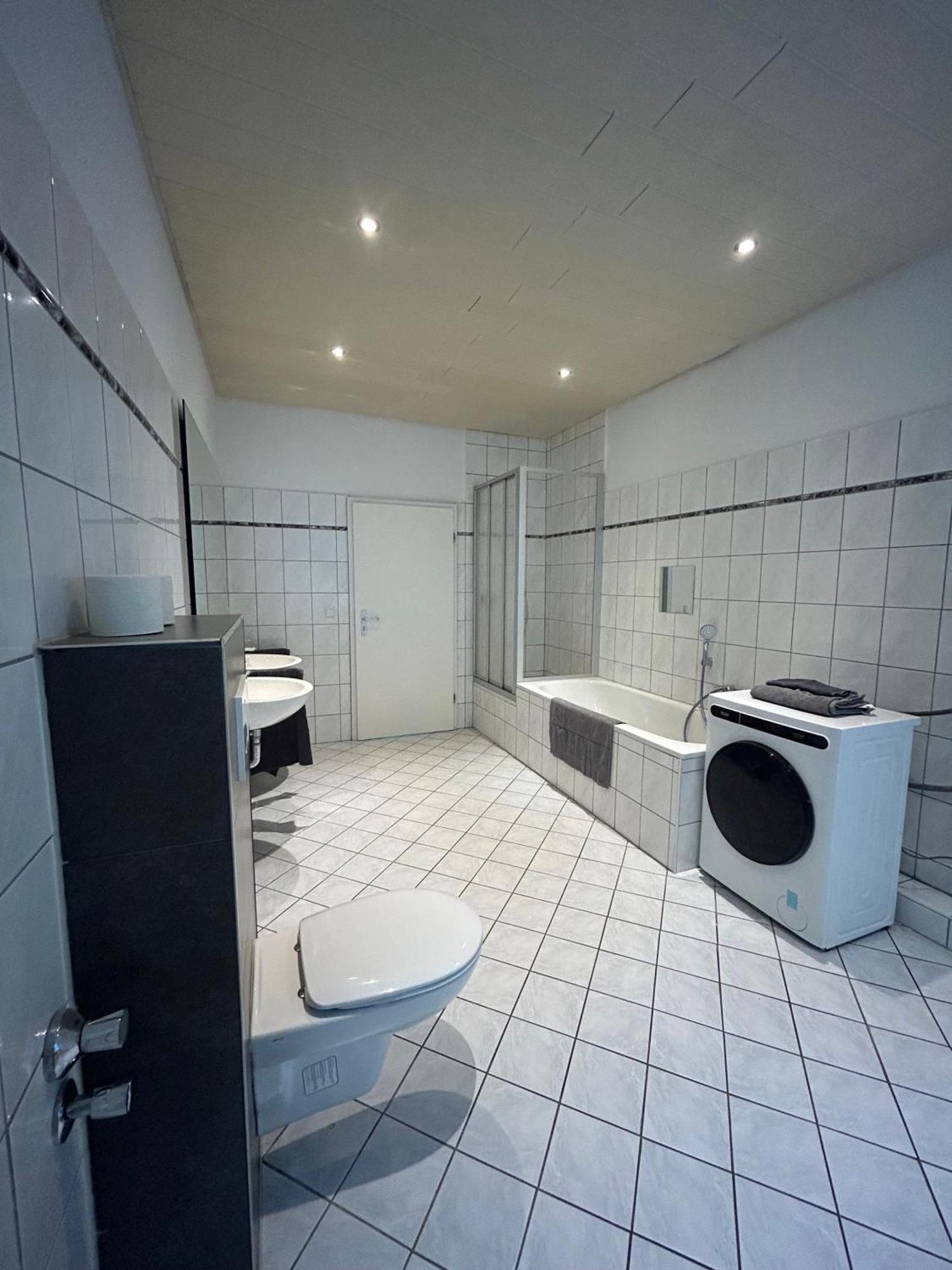 Gemuetliche Ferienwohnung - Voll Ausgestattet, Zentral Aber Ruhig ! ヴッパータール エクステリア 写真